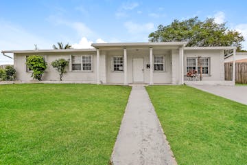 900 NW 199th St Miami Gardens, FL 33169